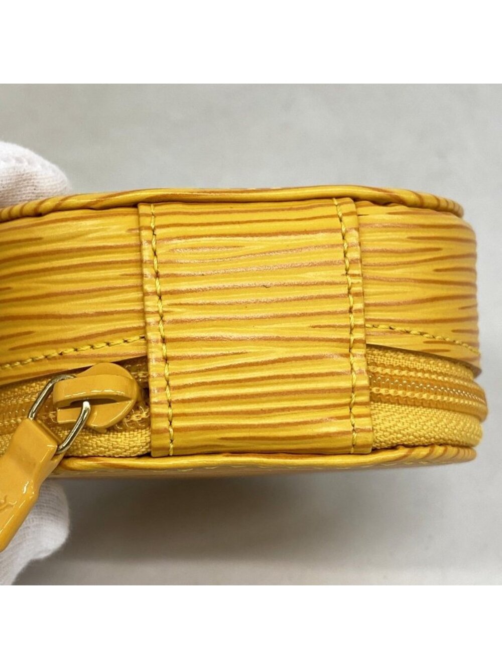 ★SOLD★ ★SOLD★ Louis Vuitton Pouch Epi Ecrin Tassili Yellow - Picture 6 of 8